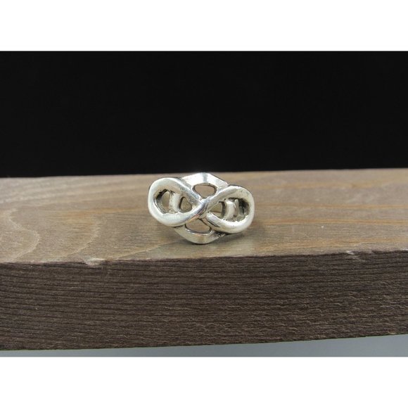 Size 5.75 Sterling Silver Infinity Symbol Handmade Band Ring Vintage Statement - Picture 1 of 8